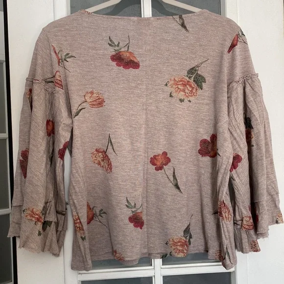 Lucky Brand women’s cropped bell sleeve floral top - Picture 4 of 5